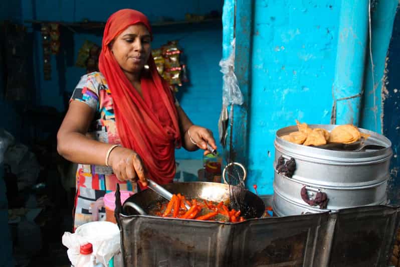 Sanjay Colony Tour & Family Lunch - Highlights