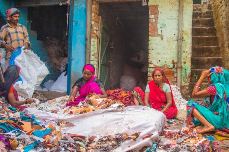 Sanjay Colony Tour & Family Lunch - Inclusions