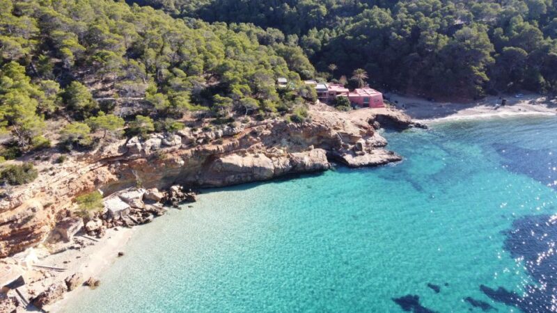 Sant Antoni: Round-Trip Ferry Transfer to Cala Salada Beach - Beach Characteristics