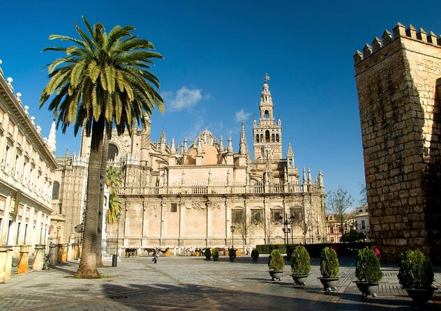 Santa Cruz Quarter and Alcazar Guided Day Tour in Seville - Architectural Highlights of Seville
