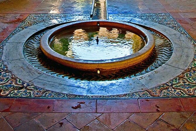 Santa Cruz Quarter and Alcazar Guided Day Tour in Seville - Andalusian Facades and Narrow Streets