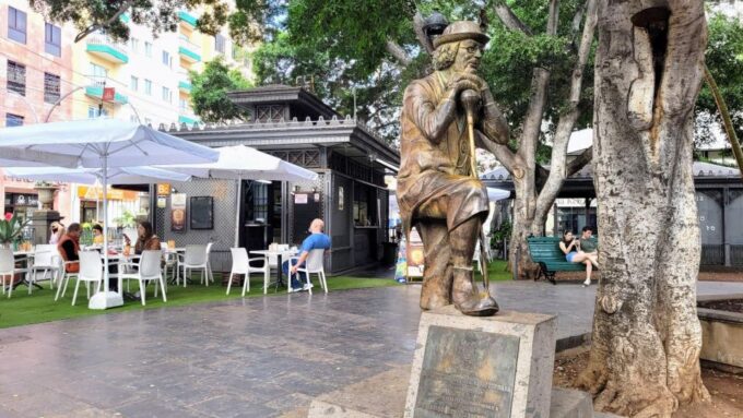 Santa Cruz: Self-guided Old Town Walk Sights and Specials - Admiring the Captivating Street Art Scenes