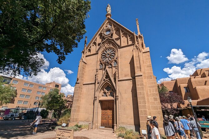 Santa Fe Scavenger Hunt Walking Tour and Game - Accessibility and Participation