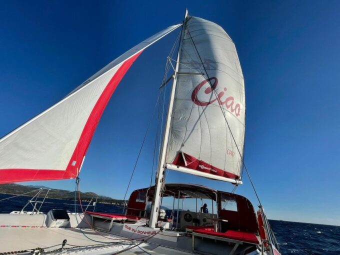 Santa Giulia: Cruise on a Maxi-Yacht Under Sail - Onboard Amenities and Inclusions