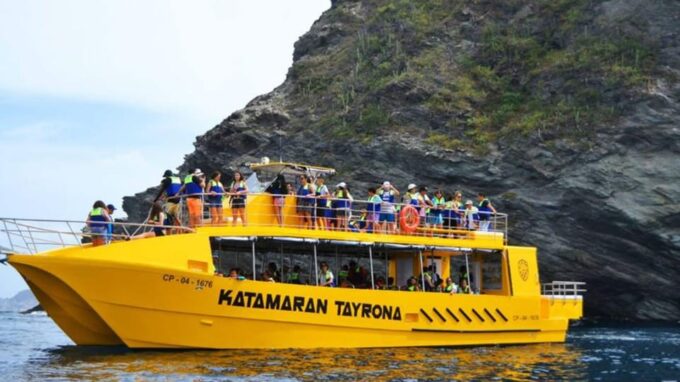Santa Marta: Boat Between El Rodadero and Inca Inca Beach - Local Cuisine and Cocktails