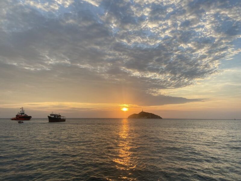 Santa Marta: Sunset Cruise Around the Bay - Participant Requirements and Restrictions
