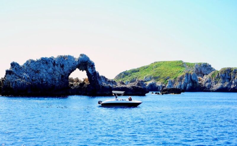 Santa Ponsa: BOAT Tour Without License. Be the Captain! - Meeting Point