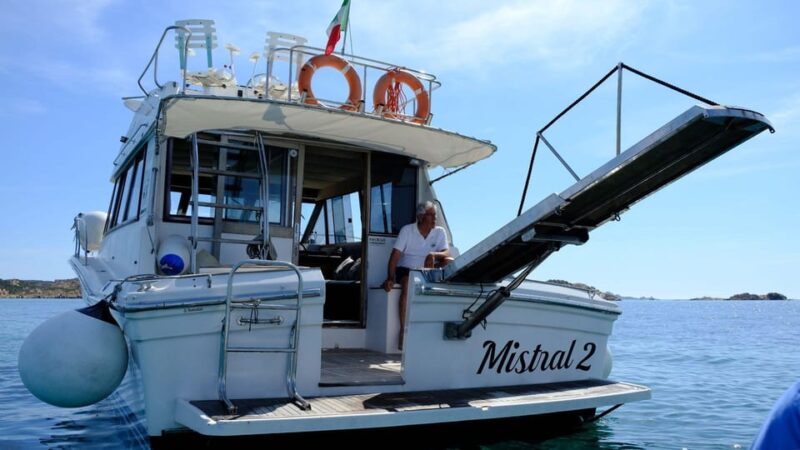 Santa Teresa: Speedboat Tour Around Lavezzi and Piana Island - Inclusions and Boat Details