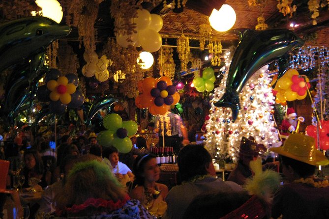 Santiago: Bali Hai Dinner & Show, Transport and Wine Refill - Chilean Cuisine and Wine Pairing