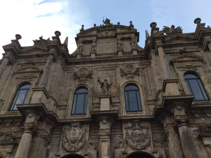Santiago Cathedral Guided Tour With Portico De La Gloria - Getting to the Starting Point