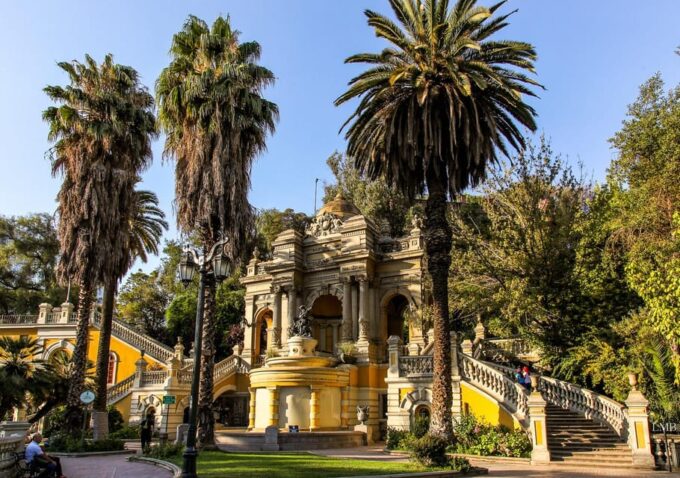 Santiago: City Tour With Lunch and Hotel Transfers - La Moneda: Headquarters of the Chilean Government