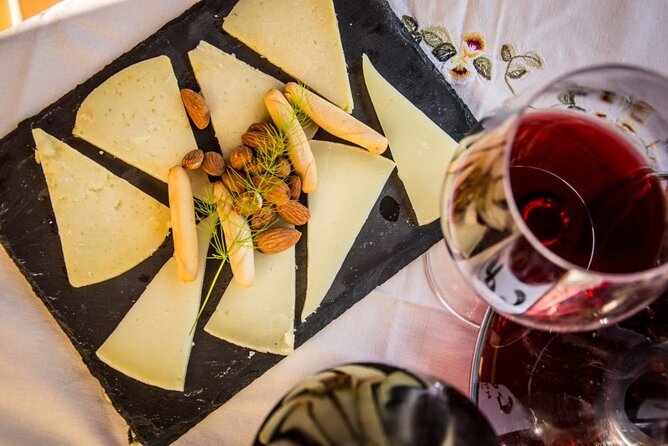 Santiago De Compostela: Cheese and Wine Tasting Experience - Travelers Comments and Highlights