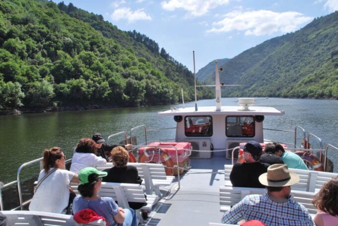 Santiago De Compostela: Galicia & the Ribeira Sacra Day Trip - Exploring Allariz Village