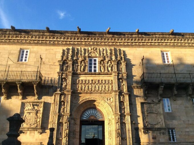 Santiago De Compostela: Highlights Tour With Tickets - Hostal Dos Reis Católicos