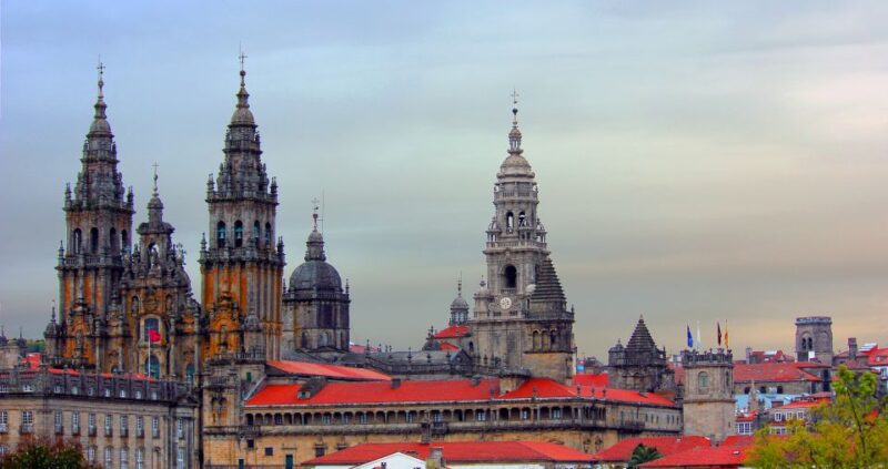 Santiago De Compostela: Old Town Private Tour - Inclusions and Meeting Point