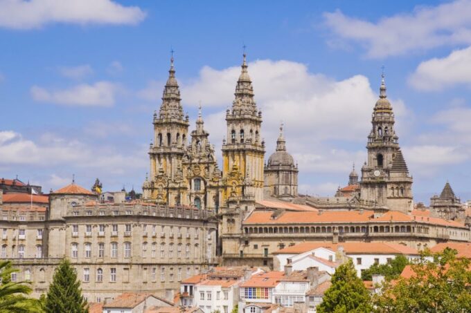 Santiago De Compostela Private Tour From Lisbon - Pickup Location and Travel Time