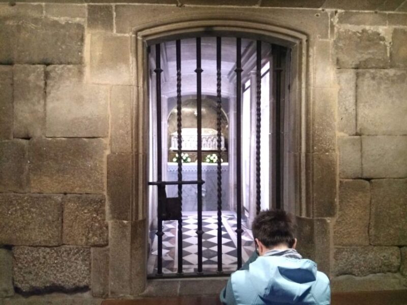 Santiago De Compostela & Valença - Private Tour From Porto - Transportation and Accessibility