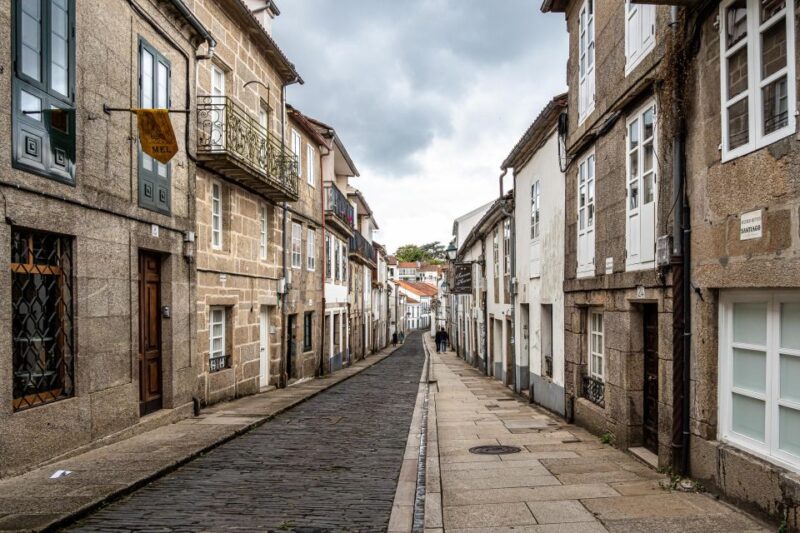 Santiago: Essential Tour of the Citys Emblematic Places - Guided Tour of Old Town