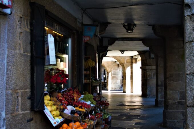 Santiago: Food Walking Tour With Tasting of Local Products - Live Tour Guide