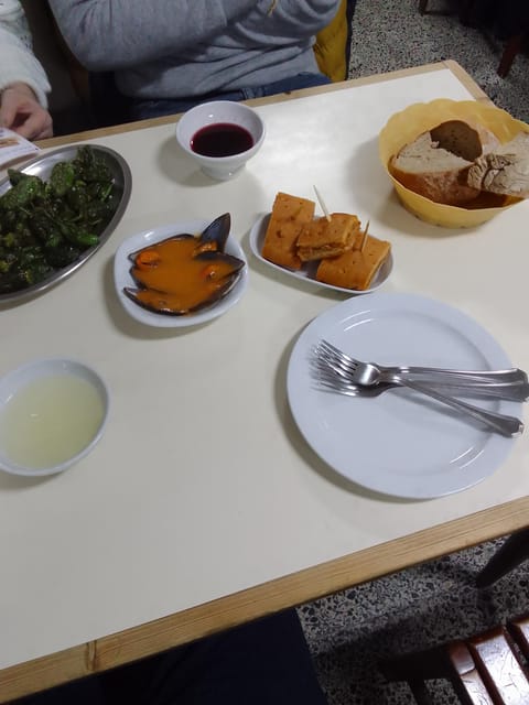 Santiago: Guided Foodie Tour With Drinks, Tapas & Live Music - Discovering Hidden Gastronomic Gems