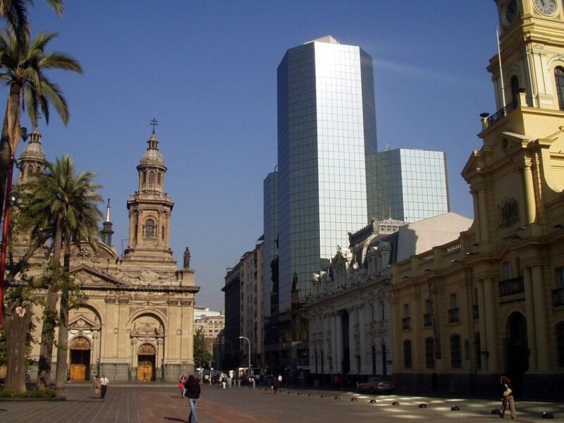 Santiago: Guided Full-Day Walking Tour With a Chilean Lunch - Languages and Group Size