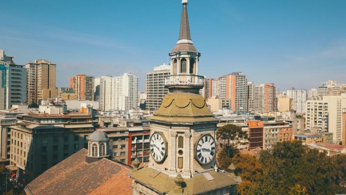 Santiago: Guided Full-Day Walking Tour With a Chilean Lunch - Savoring a Traditional Chilean Lunch