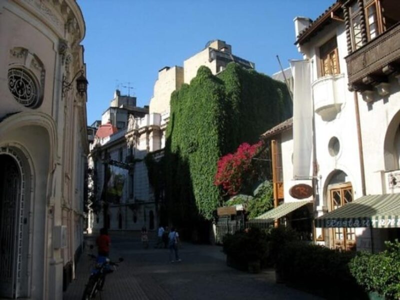 Santiago : Highlights Walking Tour With A Guide - Experience and Itinerary Highlights