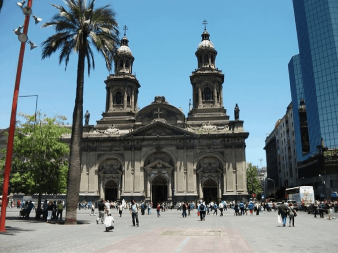 Santiago : Must-See Sites Walking Tour With A Guide - Languages and Accessibility