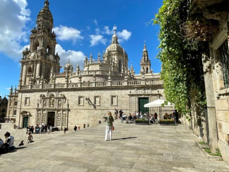 Santiago of Compostela Pilgrimage Private All Included - Exploring the Cathedral