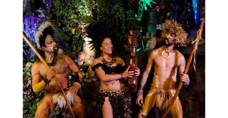 Santiago: Private Dinner and Show With Transfers - Key Points