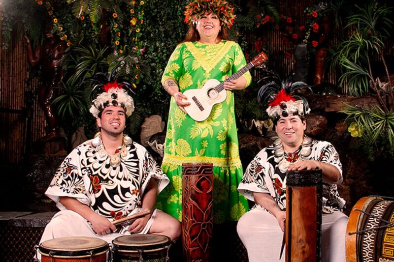 Santiago: Private Dinner and Show With Transfers - Folk Music and Dances