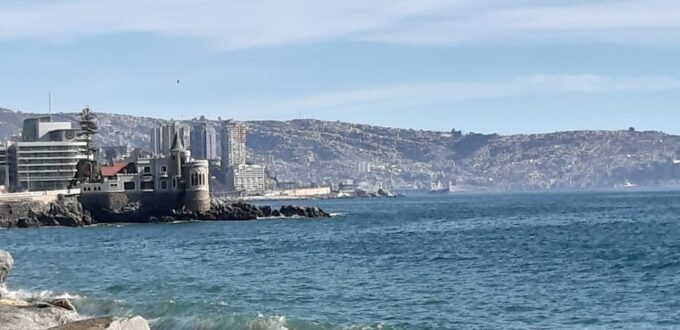 Santiago: Private Full-Day Valparaiso and Viña Del Mar Tour - Exploring Valparaiso