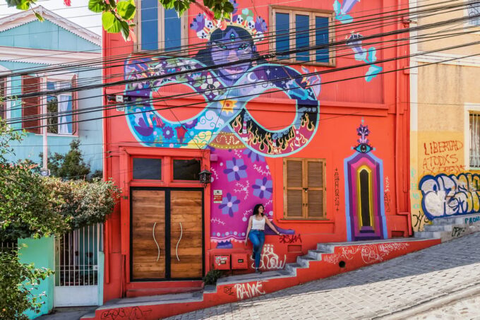 Santiago: Viña Del Mar, Valparaíso, Casablanca & Reñaca Tour - Exploring Valparaiso