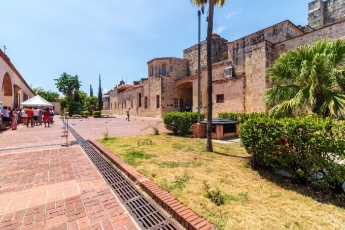 Santo Domingo City Tour: Colonial City, Los Tres Ojos, Lunch - Important Considerations