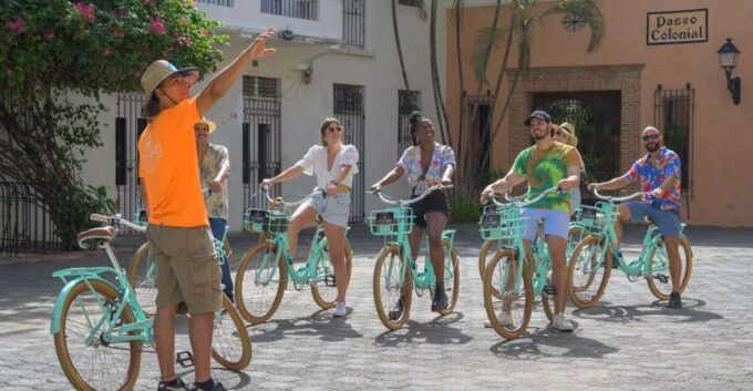 Santo Domingo: Ciudad Colonial Neighborhood Guided Bike Tour - Languages Offered