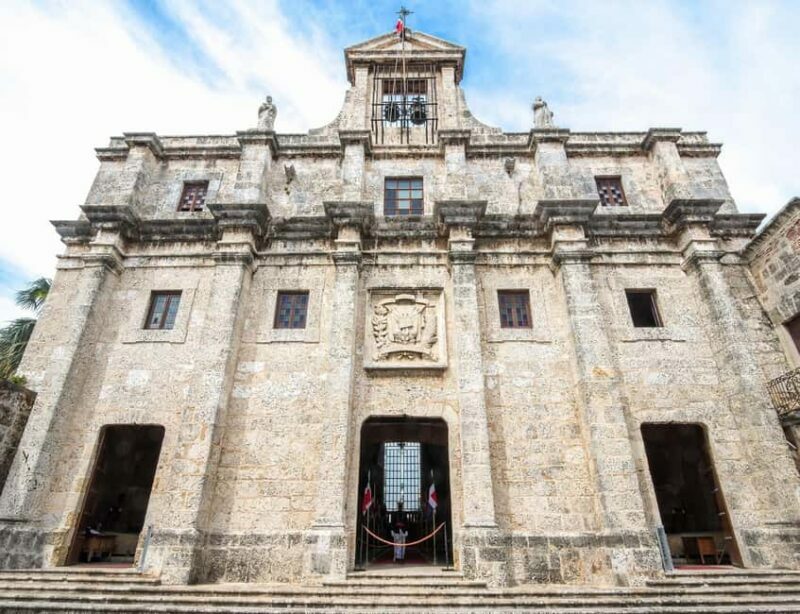 Santo Domingo: Colonial Zone Walking Tour with Tastings - Authenticity and Cultural Highlights