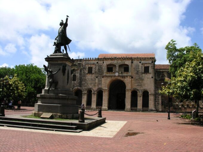 Santo Domingo: Historical City Tour - Availability and Booking