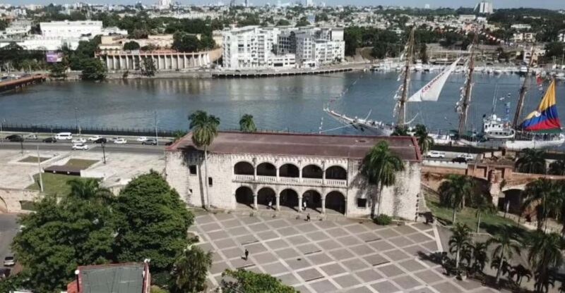 Santo Domingo: Historical Tour From Punta Cana - Alcázar De Colón