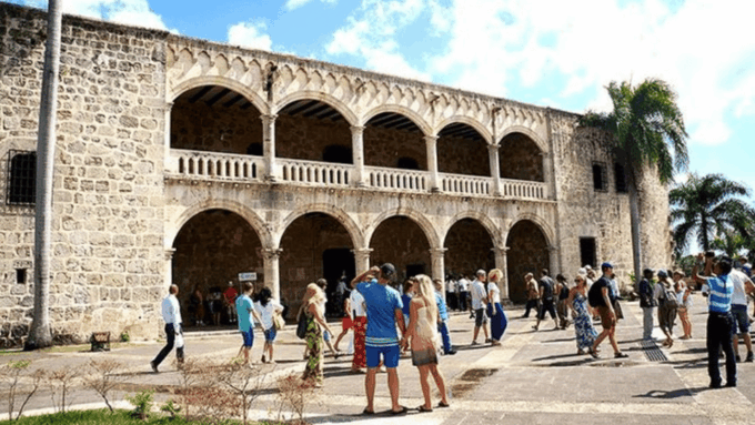 Santo Domingo: History and Modernity a Spectacular Excursion - Experiencing a Buffet Lunch and Beverages