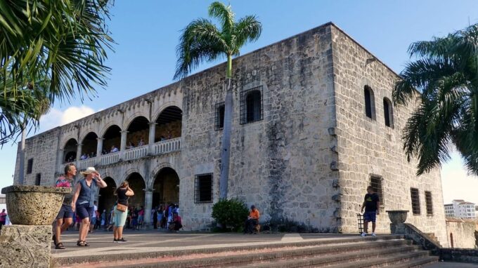 Santo Domingo: Private City Tour Walking - Explore First Landmarks