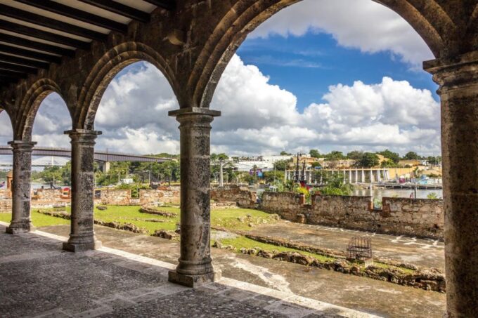 Santo Domingo Sightseeing Tour With Lunch - Explore Colonial Zone and Modern Santo Domingo