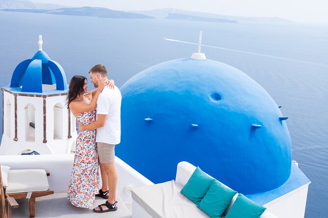 Santorini 2 Hours Private Photoshoot With a Prof. Photographer - Logistics and Details