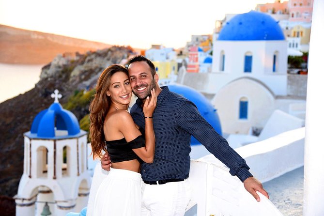 Santorini 2 Hours Private Photoshoot With a Prof. Photographer - Friendly and Relaxed Experience