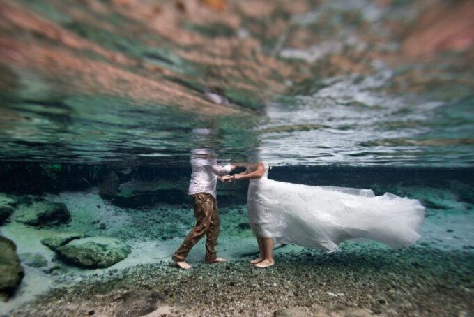 Santorini: 30Min. Underwater Photoshoot Experience - Timeless Elegance Underwater