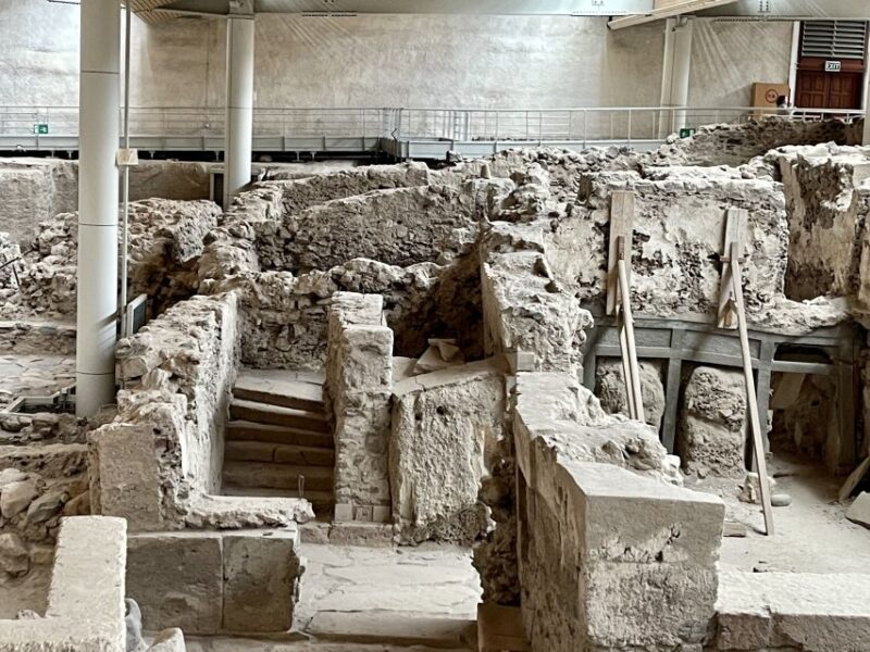 Santorini: Akrotiri Prehistoric City Private Guided Tour - Exploring the Prehistoric Settlement