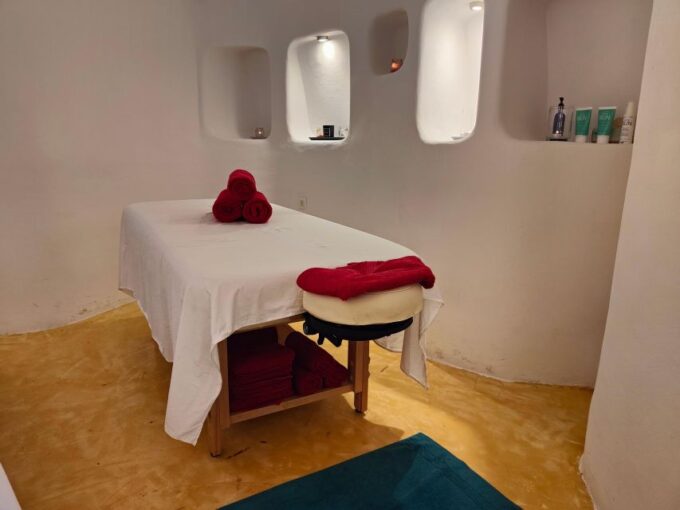 Santorini: Aromatherapy Couples Massage - Booking and Cancellation Policy