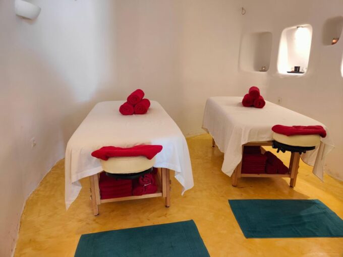 Santorini: Aromatherapy Couples Massage - Frequently Asked Questions