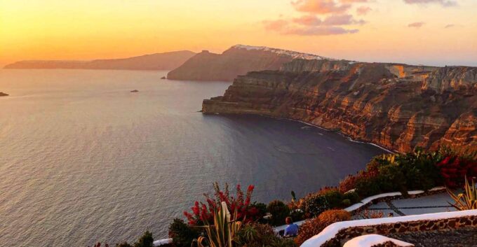 Santorini Bliss: Discover the Charms of the Southern Delight - Akrotiri Lighthouse: Stunning Sea Views