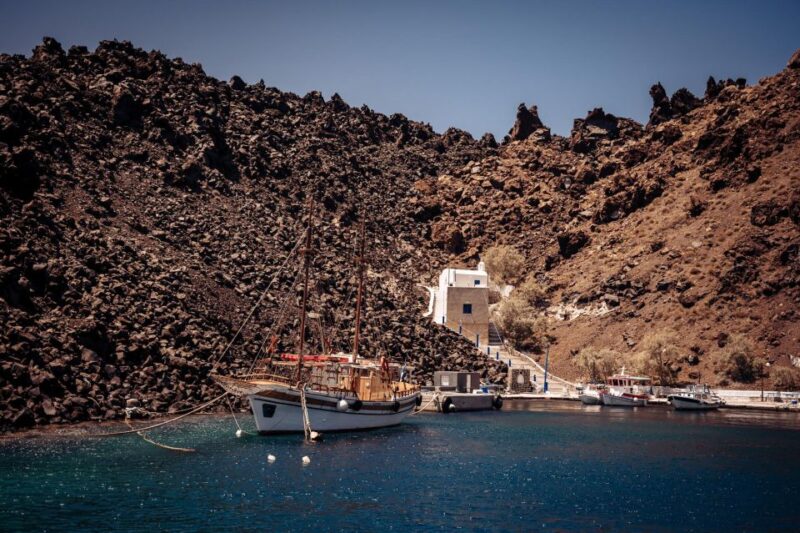 Santorini: Boat Tour in Volcano, Hot Springs and Thirassia - Key Points