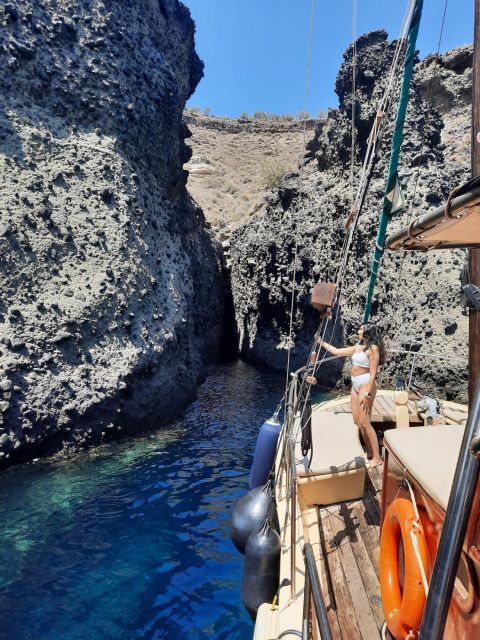Santorini: Boat Tour in Volcano, Hot Springs and Thirassia - Itinerary at a Glance